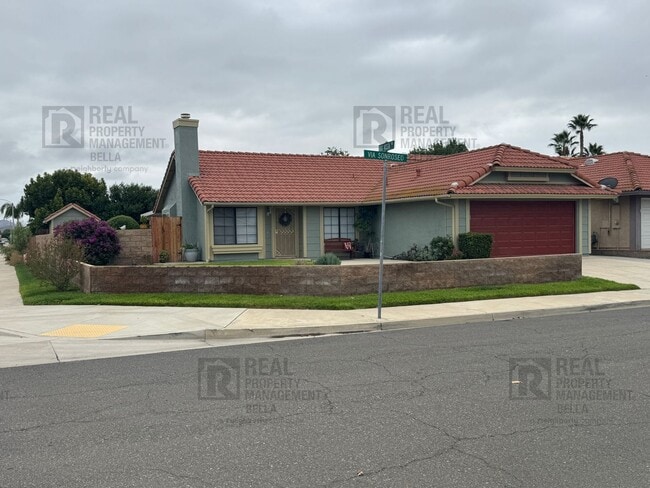 Building Photo - Corner-Lot Charmer with Open Layout and Sp...