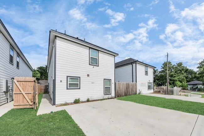 Photo - 6609 Bacher St