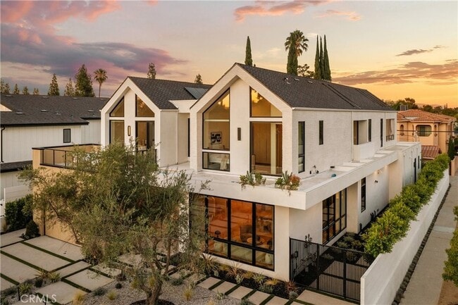 Photo - 5006 Enfield Ave