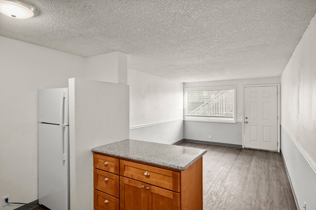 Kings Court-Unit 48 (9) - M Street