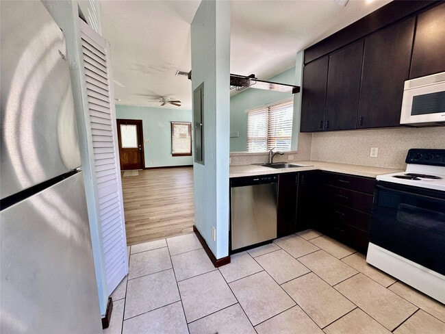 Photo - 11 SW 11th Ave