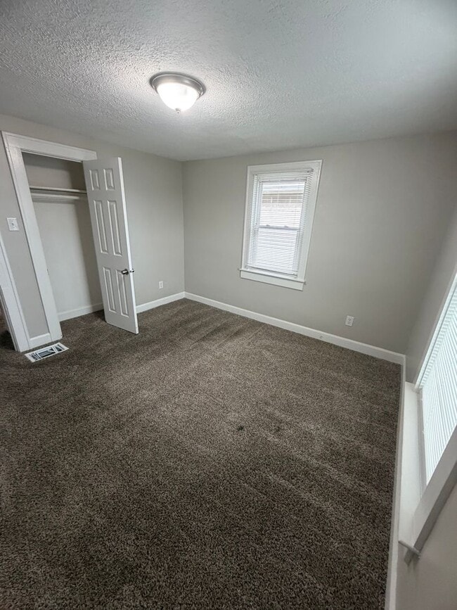 Photo - 2034 Singleton St