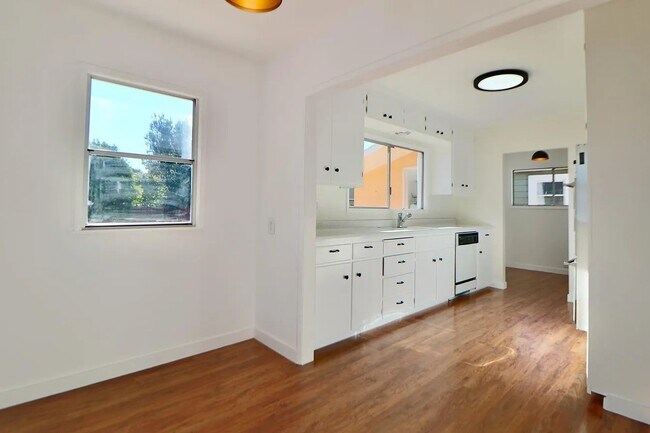 Photo - 129 Oakes Blvd