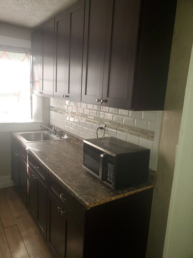 Photo - Cute 2 bedroom 1 bathroom single family house