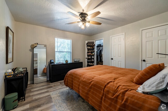 1BR/1BA, 700SF- - Bentley Manor