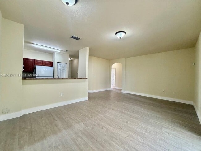 Photo - 2885 SE 1st Dr Unit 1