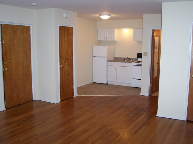 Building Photo - 545 Howell Ave Unit 10