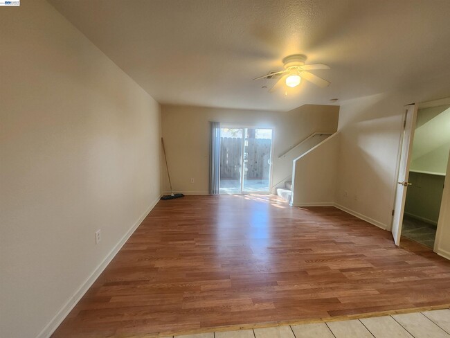 Photo - 252 Lansing Way