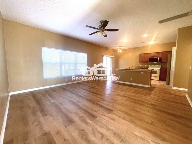 Photo - 884 Addison Dr NE