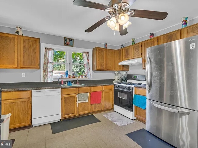 Photo - 134 Phillips Ave