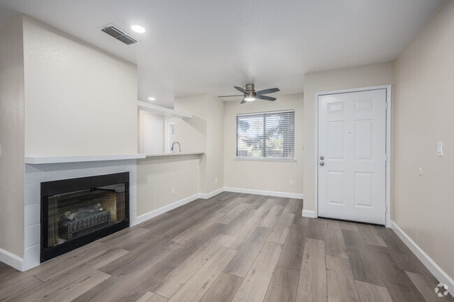 1BR, 1BA - 700SF - Living Room