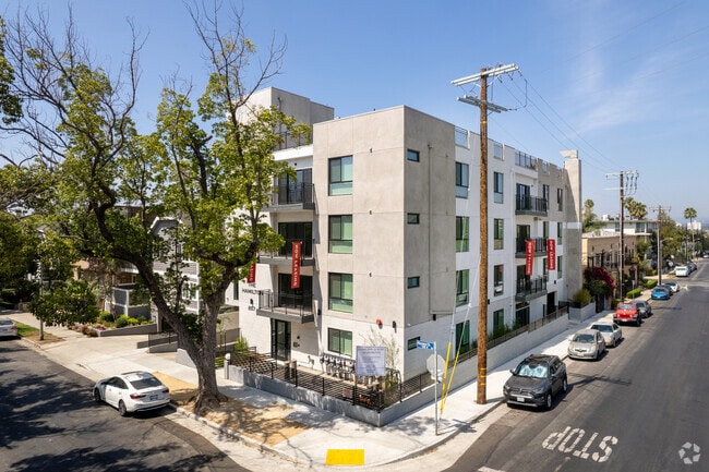 Building Photo - 857 N Hayworth Ave Rental