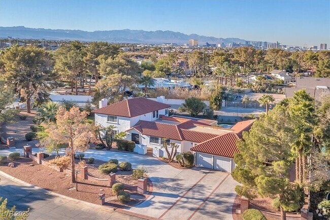 Building Photo - 2868 Vista Del Sol Ave Rental