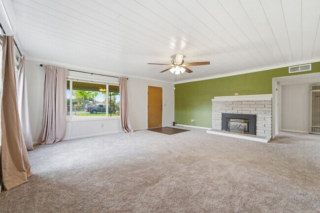 Photo - Beautiful 3-Bedroom Home with Extra Living Space and Modern Upgrades