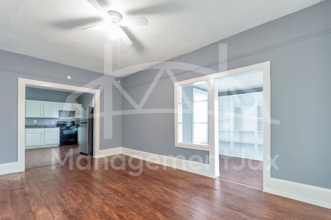 Photo - 2056 Moncrief Rd