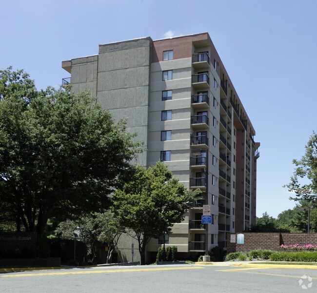 Photo - Lakeside Plaza Condominium