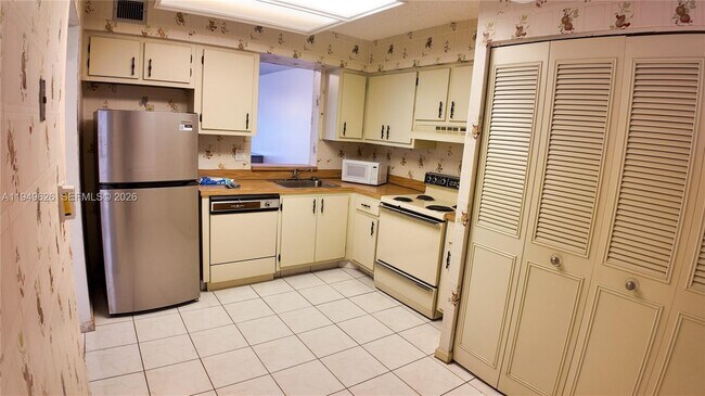 Photo - 7220 Lake Cir Dr Unit 203