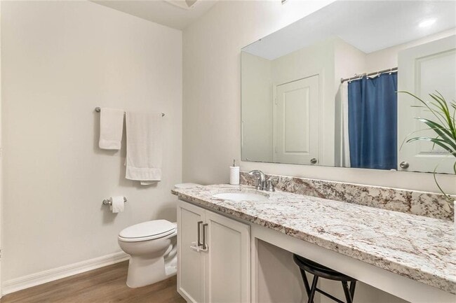 Photo - 495 Overpool Ave