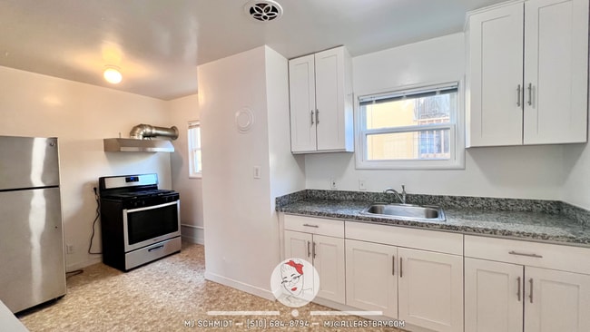 Photo - Remodeled 1 bedroom with hardwood flooring and spacious modern kitchen with new appliances! Unit A