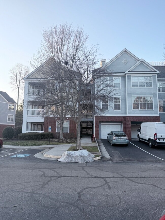 Building Photo - Beautiful Spacious Condo in Midlothian ready for move in! Unit #303