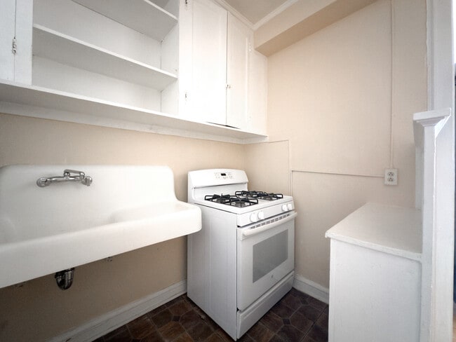 1211 W Elmdale Ave Unit J2