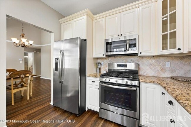 Photo - 48 Rutland Ln