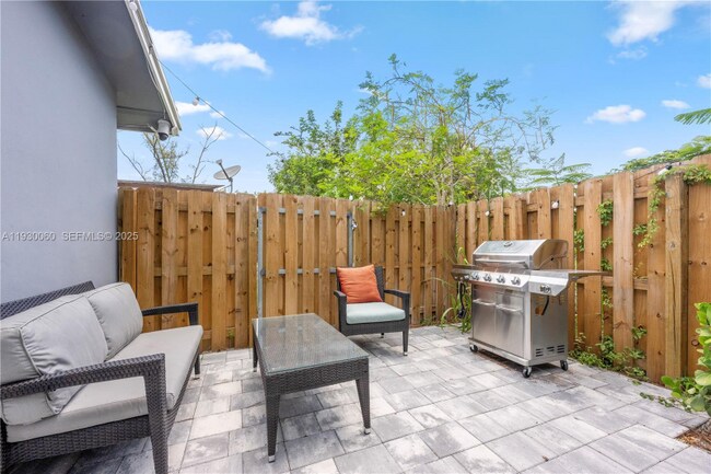 Photo - 1208 NE 5th Ave