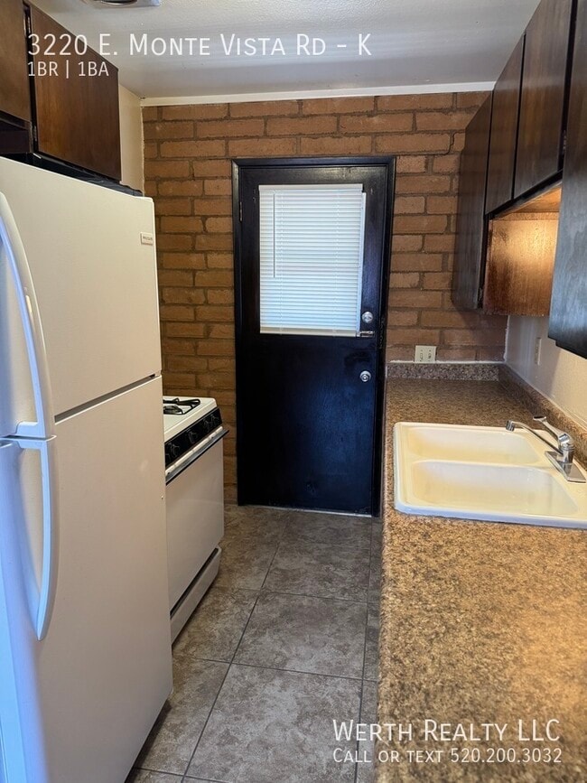 Building Photo - 3220 E Monte Vista Dr Rental