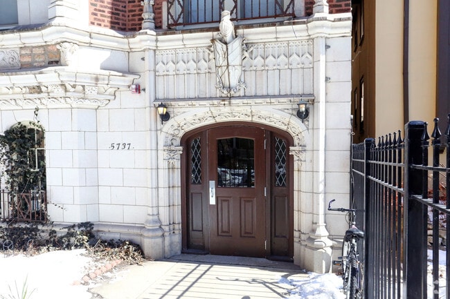 Photo - Edgewater Apartments