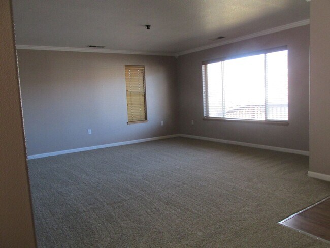 Photo - 585 N Mesa St