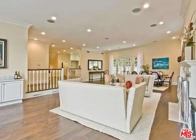 Photo - 580 N Kenter Ave