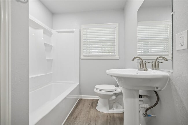 Photo - 5139 Enyart St