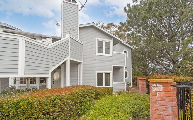 Building Photo - Adorable 2 Bedroom, 2 Bath Coastal South-O...