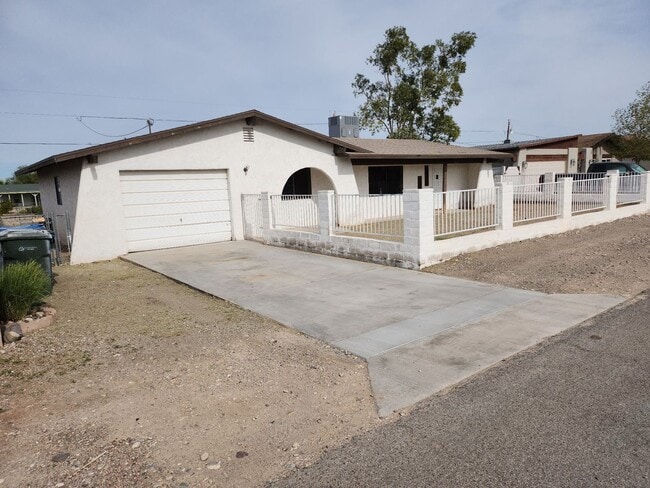 Photo - Single Family Home in Bullhead City, AZ!