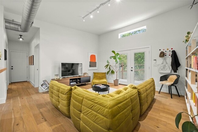 Photo - 602 Persimmon St