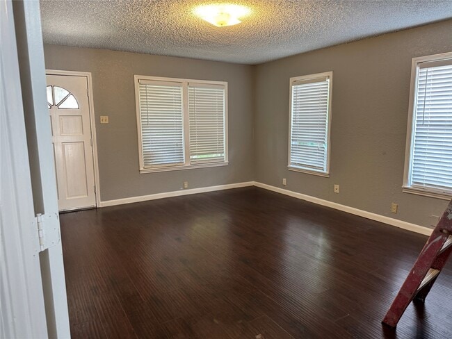 Photo - 5617 Eskridge St