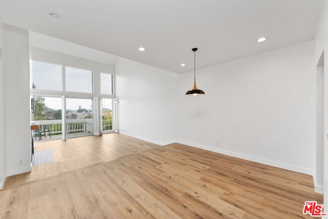 Photo - 4342 Redwood Ave