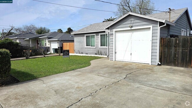 Building Photo - 2475 Maple Ave Rental