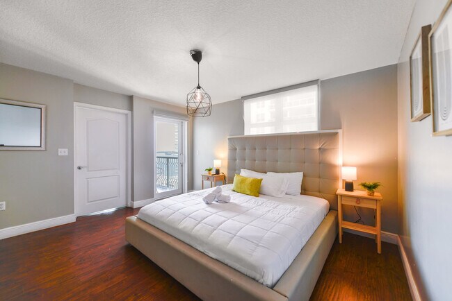 Photo - 1 SE 12th St Unidad FL19-ID1022198P