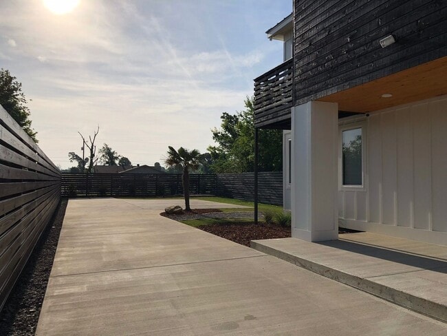 Photo - 509 30th Ave E