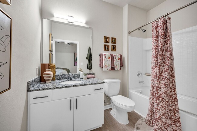 Luxe - Model - Bathrooms - The Luxe on West Call