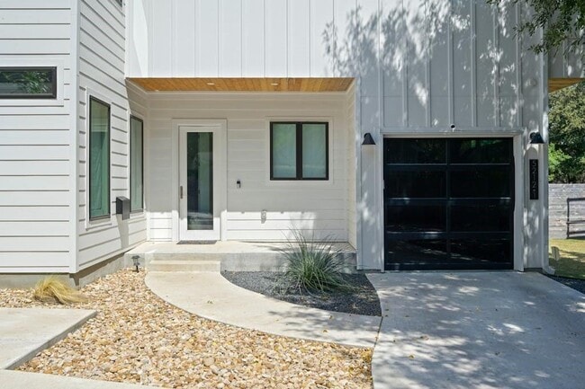 Photo - 5212 Huisache St Unit 2