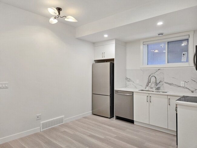 Photo - 6123-6133 33 Ave NW Unit B1
