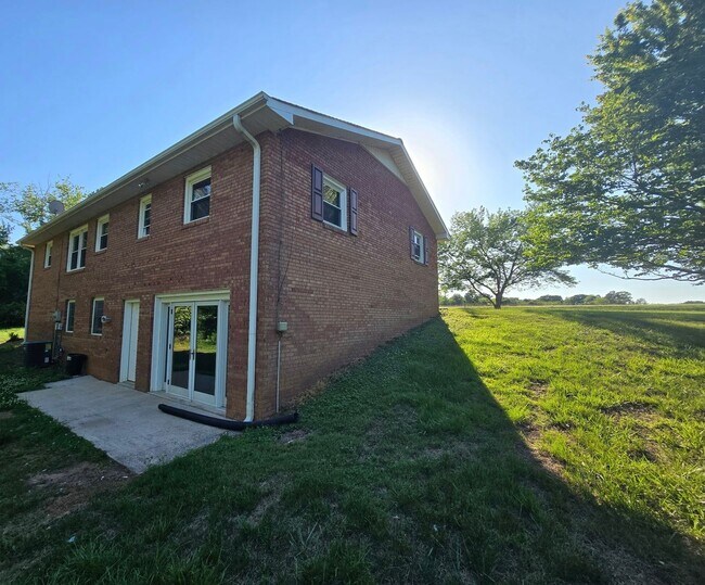 Photo - NEW RENTAL LISTING - TAYLORSVILLE