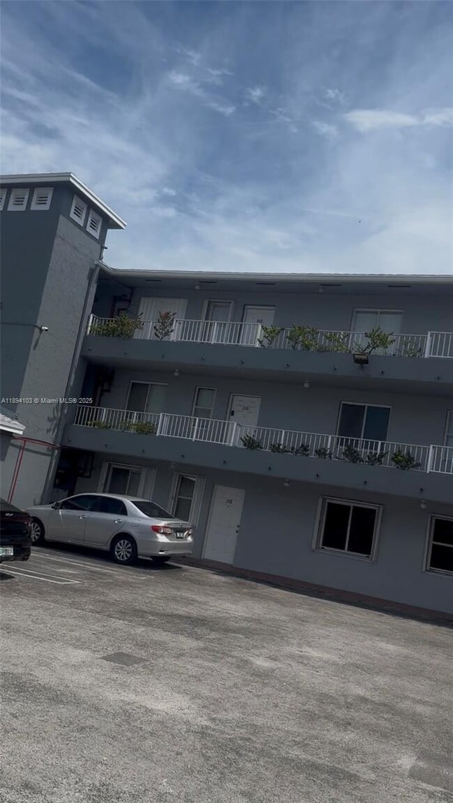 Photo - 1852 SW 7th St Unidad 109