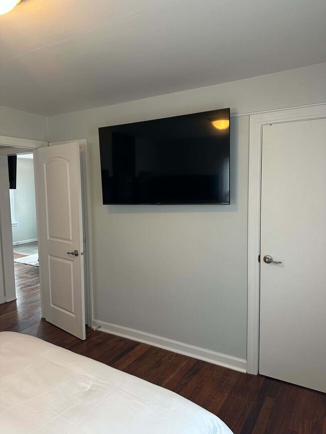 Photo - 272 Hoefgen St Unit ID1336809P