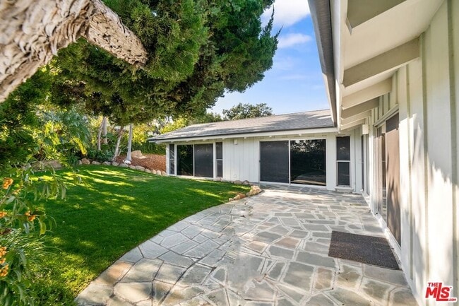 1127 Angelo Dr