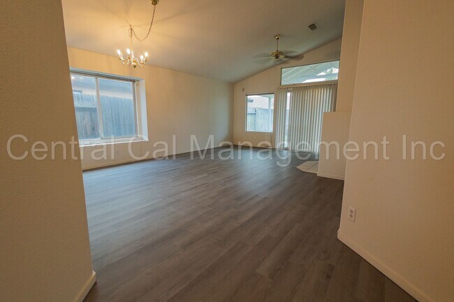 Photo - 3 Bedroom/2 Bath Home in RiverLakes - $215...