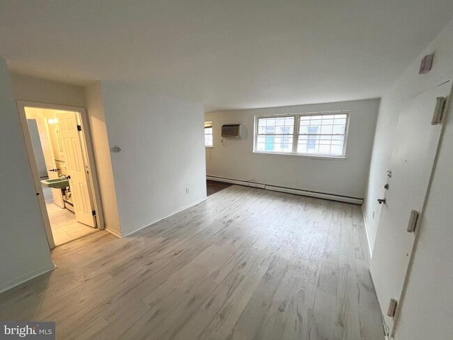 Photo - 6010 Bingham St