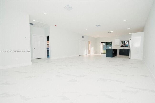 Photo - 820 Dr B J McCormick Ave